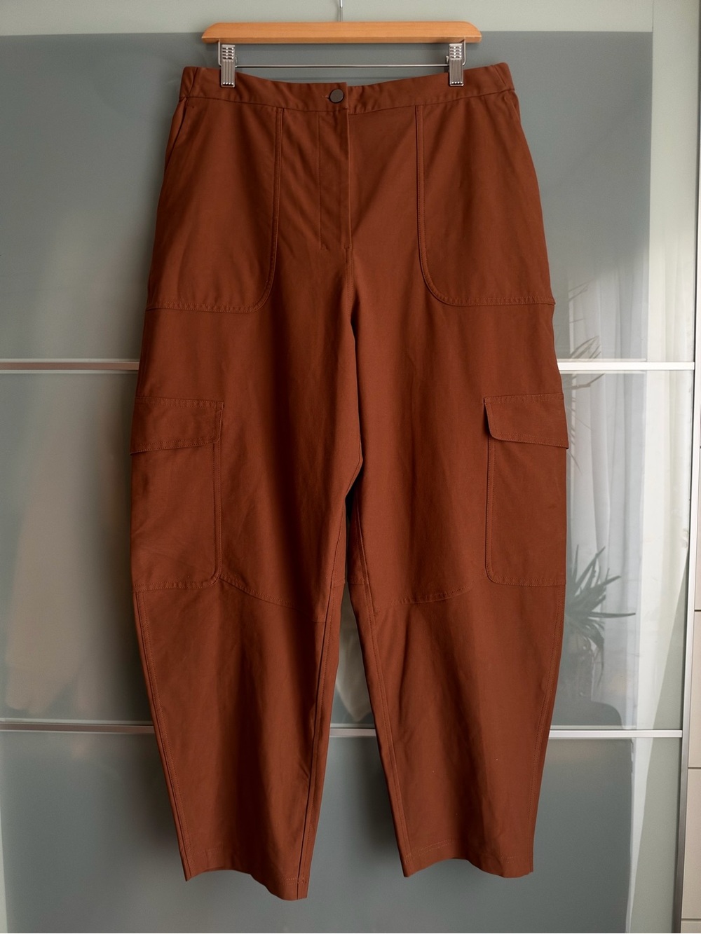 lululemon Light Utilitech Cargo Pocket High-Rise Pant in Roasted Brown sz 32